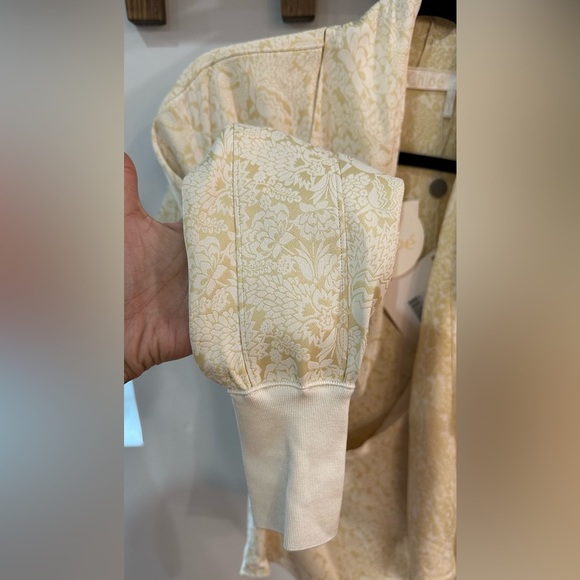 NWT Chloe Floral-Jacquard Tie-Neck Faux-Wrap Cream Blouse IT 36 (US 0) - Picture 15 of 16
